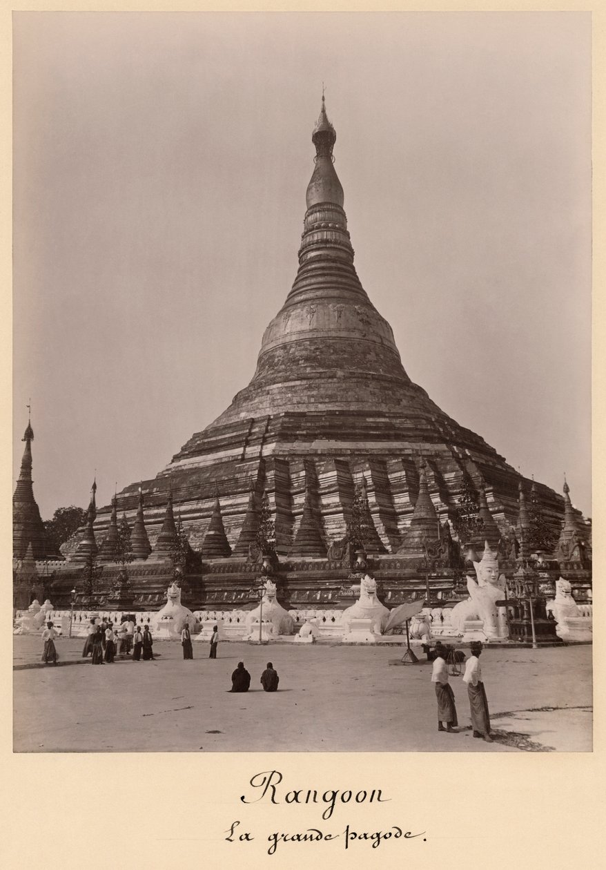 Die Shwedagon-Pagode in Rangun, Birma, um 1860 von English Photographer