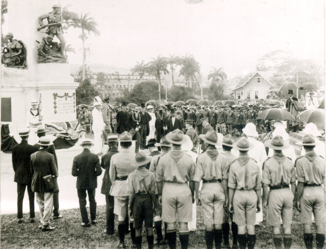 Enthüllung des Kriegsdenkmals, Port of Spain, Trinidad, ca. 1920 von English Photographer