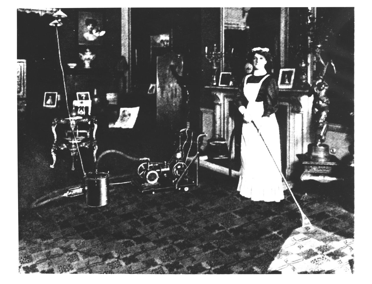 Staubsauger bei der Arbeit von English Photographer