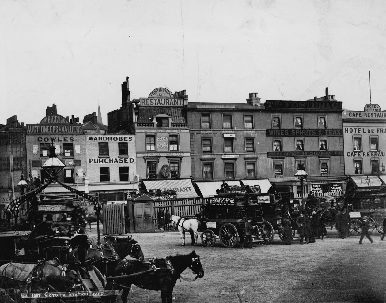 Victoria Station Yard, London von English Photographer