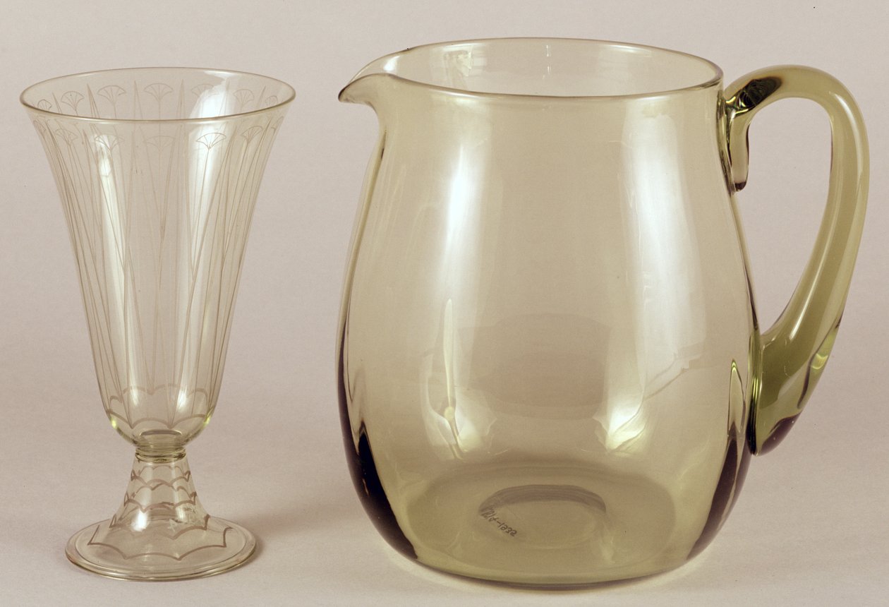 Säuregeätzte Vase von James Powell and Sons, 1913 und Krug entworfen von James Hogan für James Powell and Sons, 1935 von English School