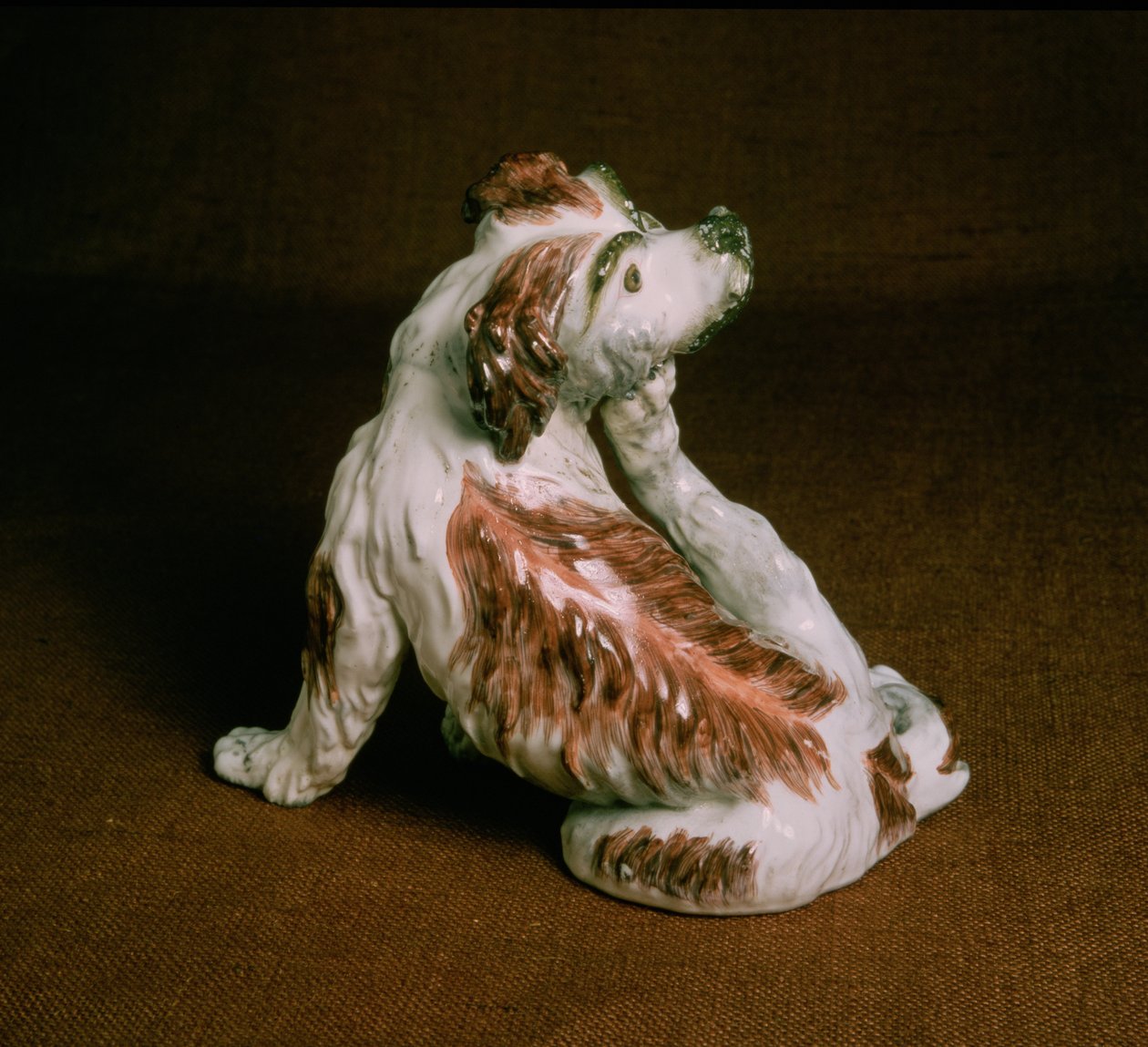 Derby-Figur eines King Charles Spaniels, Chelsea-Derby Periode, um 1780 von English School
