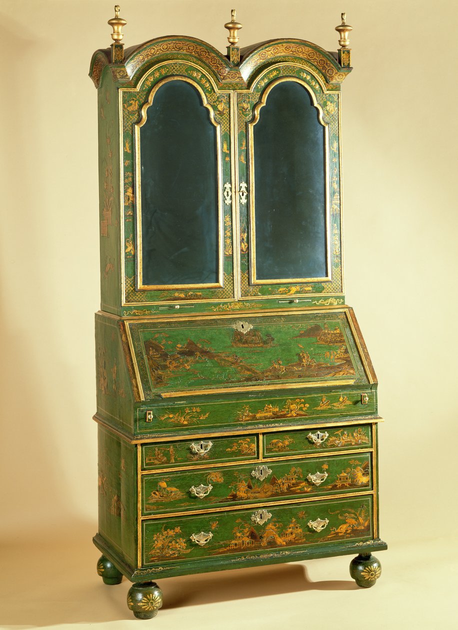 Queen Anne Bureau-Schrank mit Kugelfüßen, ca. 1710 von English School