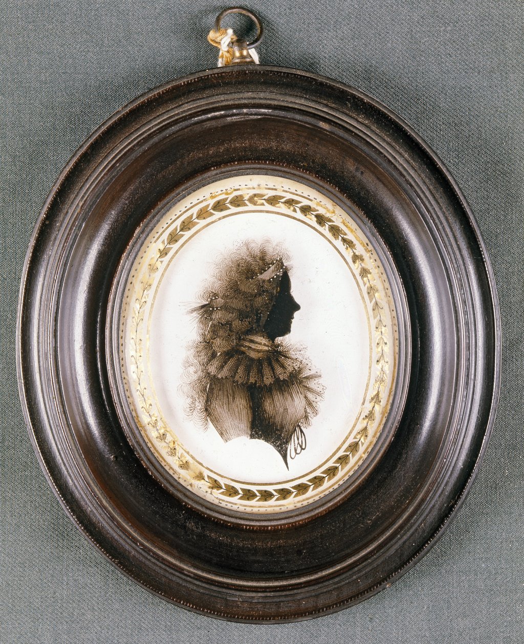 Silhouette einer Dame, gemalt auf konvexem Glas, von Mrs. Isabella Beetham, spätes 18. Jahrhundert von English School
