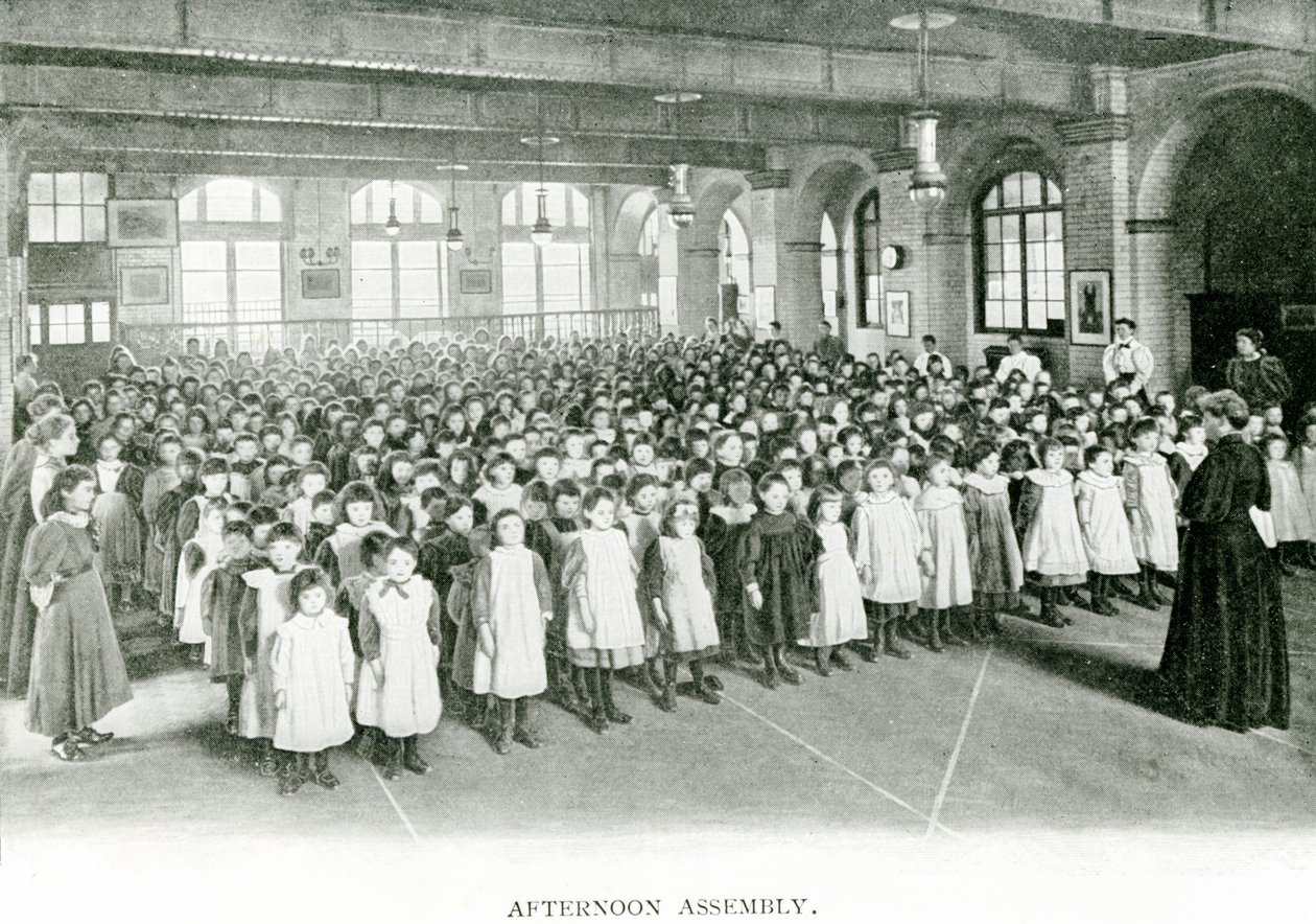 Nachmittagsversammlung, ca. 1900 (s/w Foto) von English Photographer