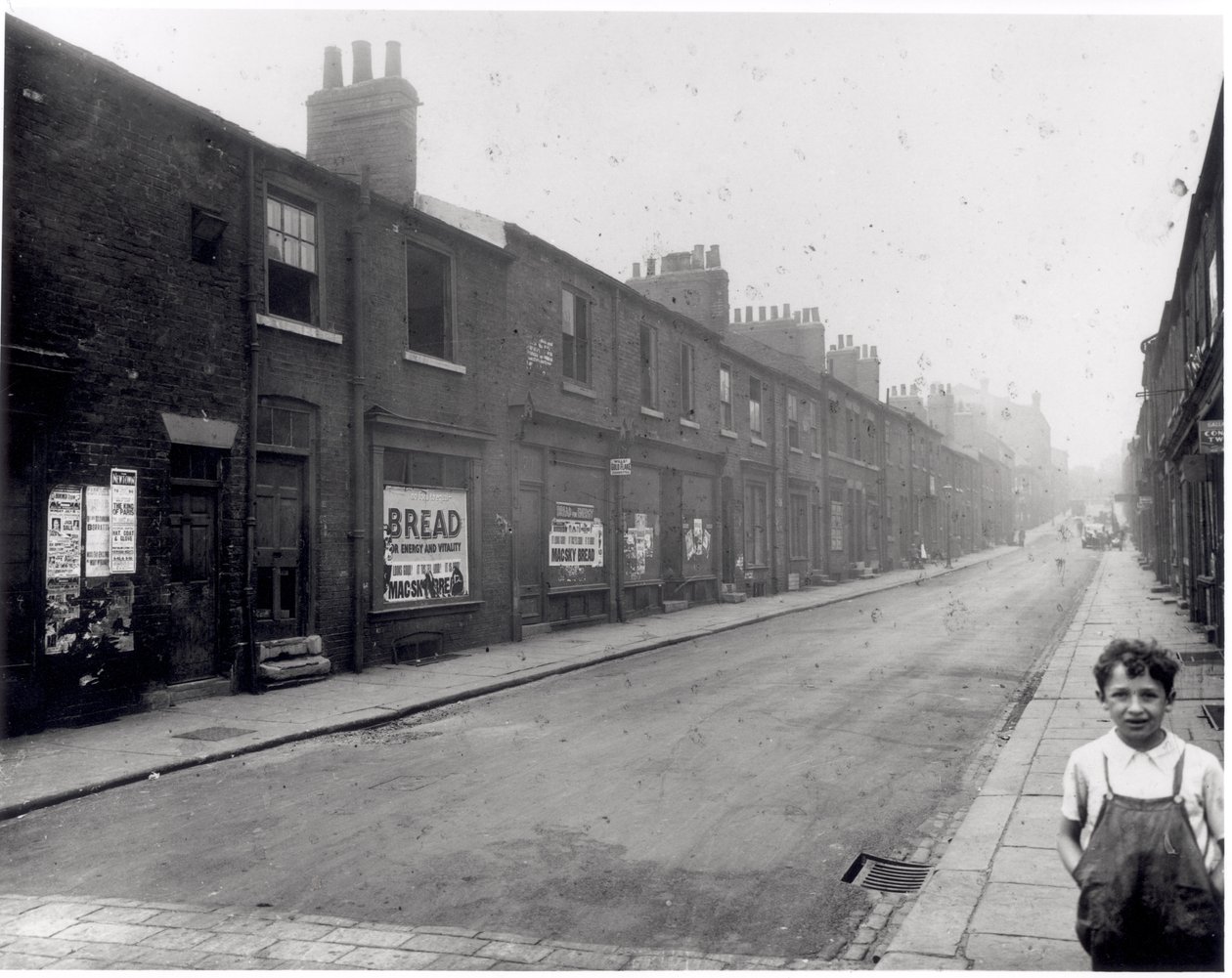 Byron Street, Leylands, Leeds, 14. August 1935 von English Photographer
