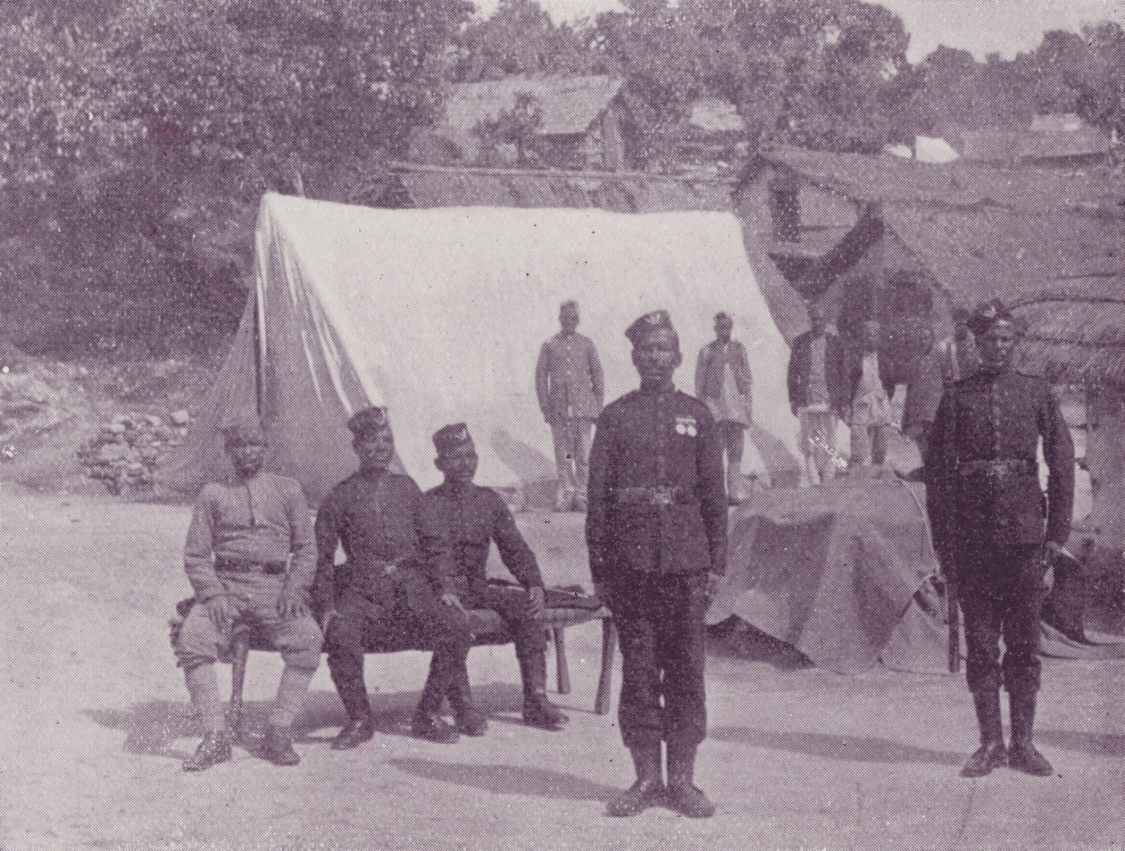 Gurkhas im Lager von English Photographer