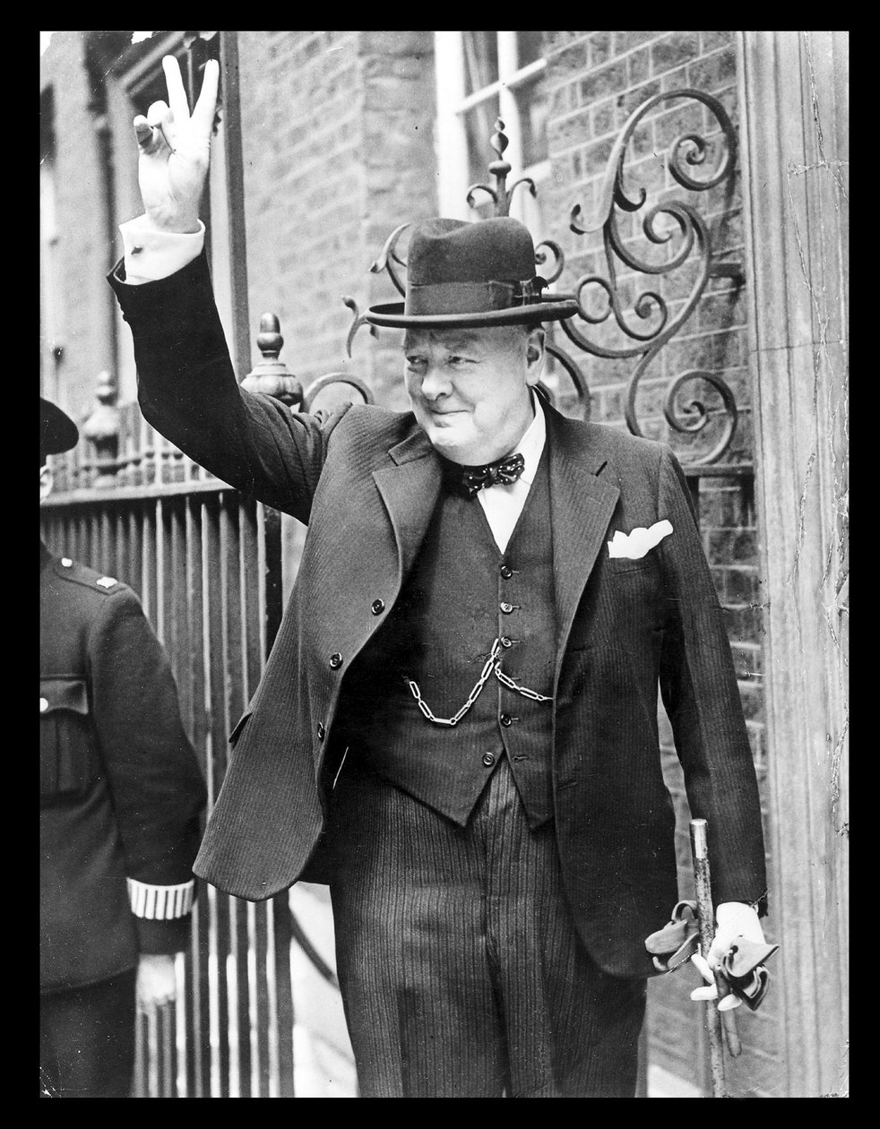 Winston Churchill zeigt das 
