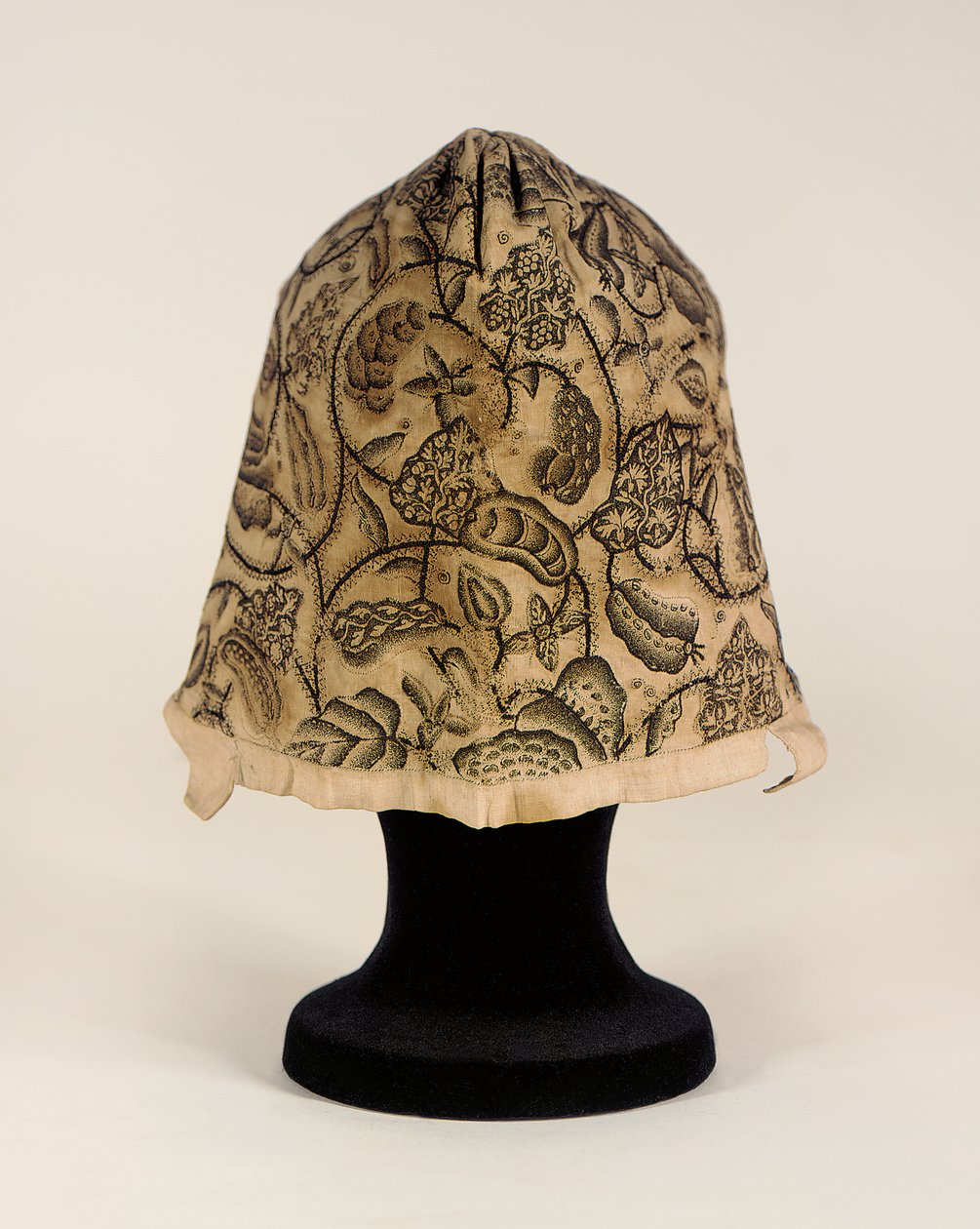 Ein feiner Schwarzstickerei-Haube, 1620-40 von English School