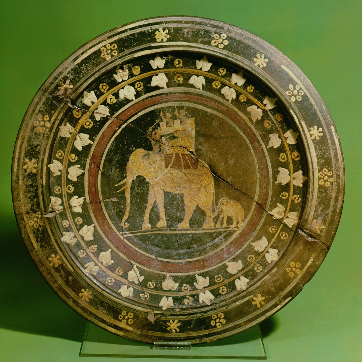 Schale mit Darstellung eines im Krieg gegen die Karthager eingesetzten Elefanten (Keramik) von Etruscan