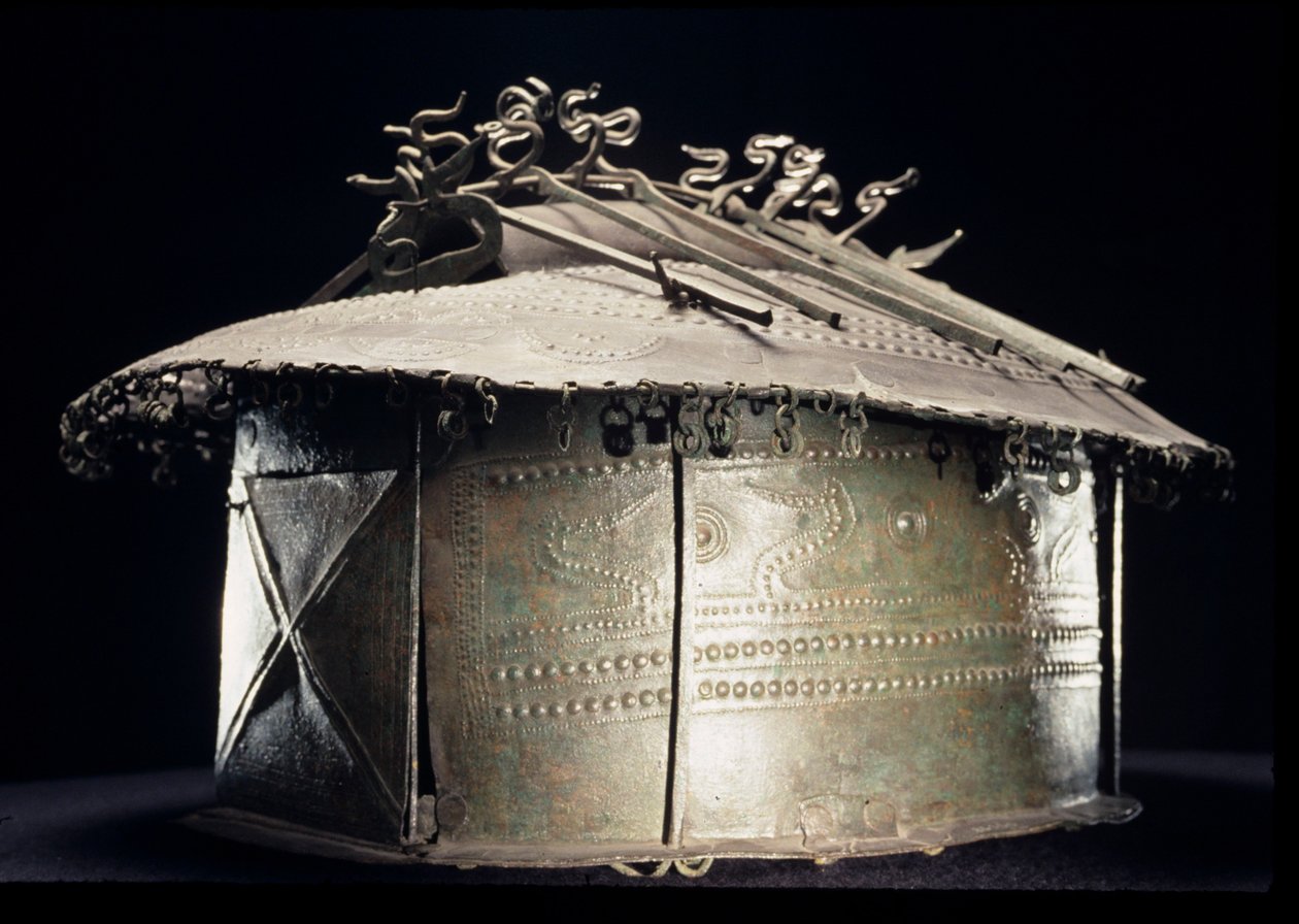 Villovanische Urne in Form einer Hütte (Bronze) von Etruscan