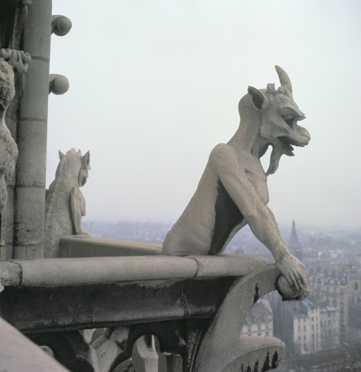 Wasserspeier von der Balustrade der Grande Galerie, Replik eines Originals aus dem 12. Jahrhundert von Eugene Emmanuel Viollet le Duc
