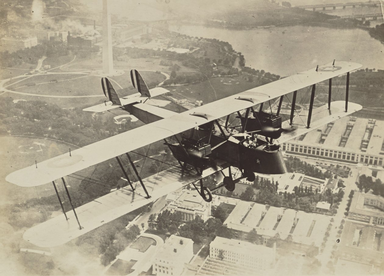 Flugzeug über Washington D.C. von Fedele Azari