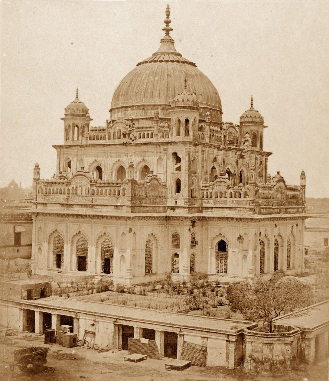 Das Grab von Saadat Ali im Kaiserbagh-Palast, Lucknow von Felice Beato