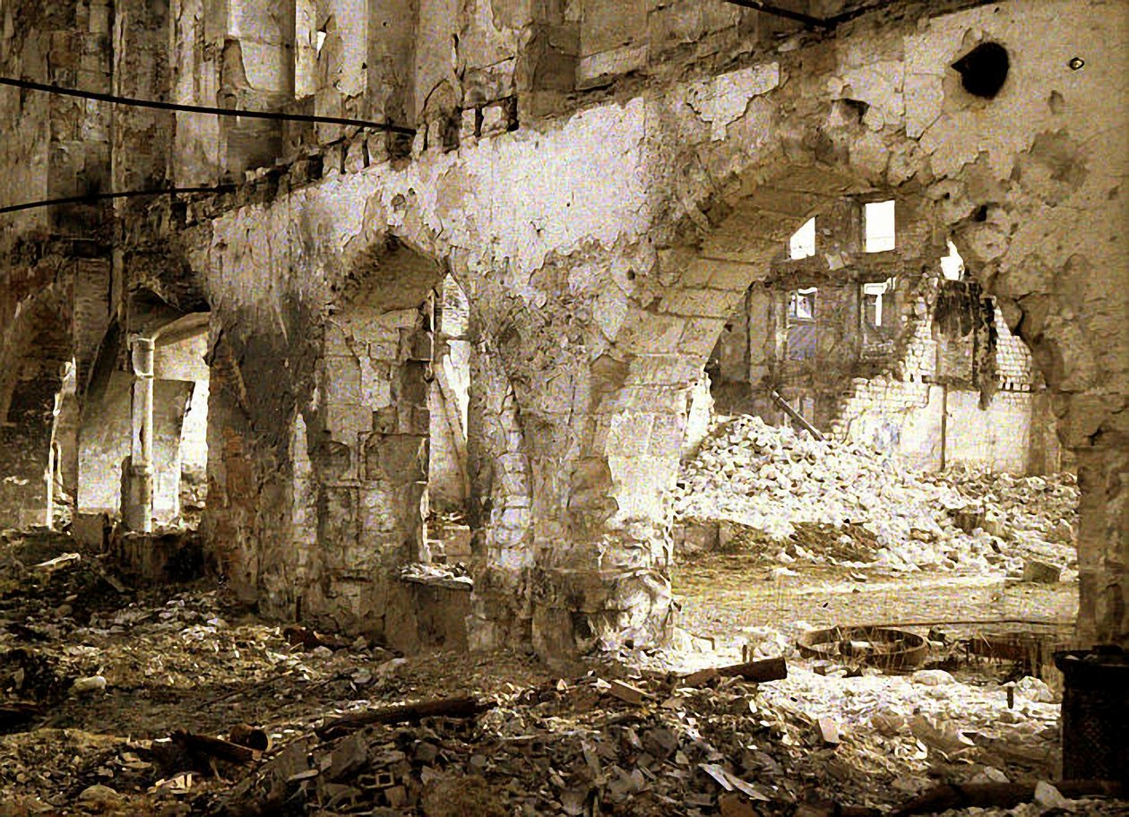 Kreuzgang des Klosters der Cordeliers, Reims, Marne, Frankreich, 1917 von Fernand Cuville
