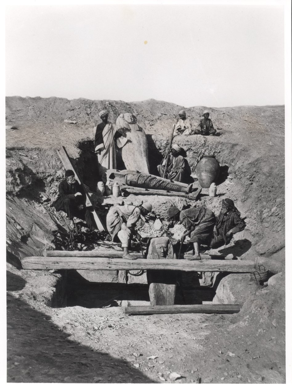 Eine Ausgrabung in Saqqara, aus einem Buch von Auguste Mariette (1821-81) veröffentlicht 1893 von French Photographer