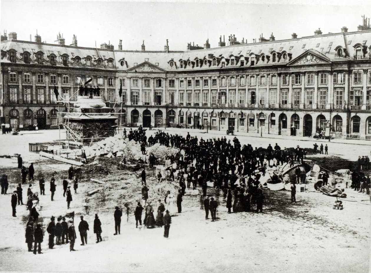 Zerstörung der Vendôme-Säule während der Kommune, 1871 von French Photographer