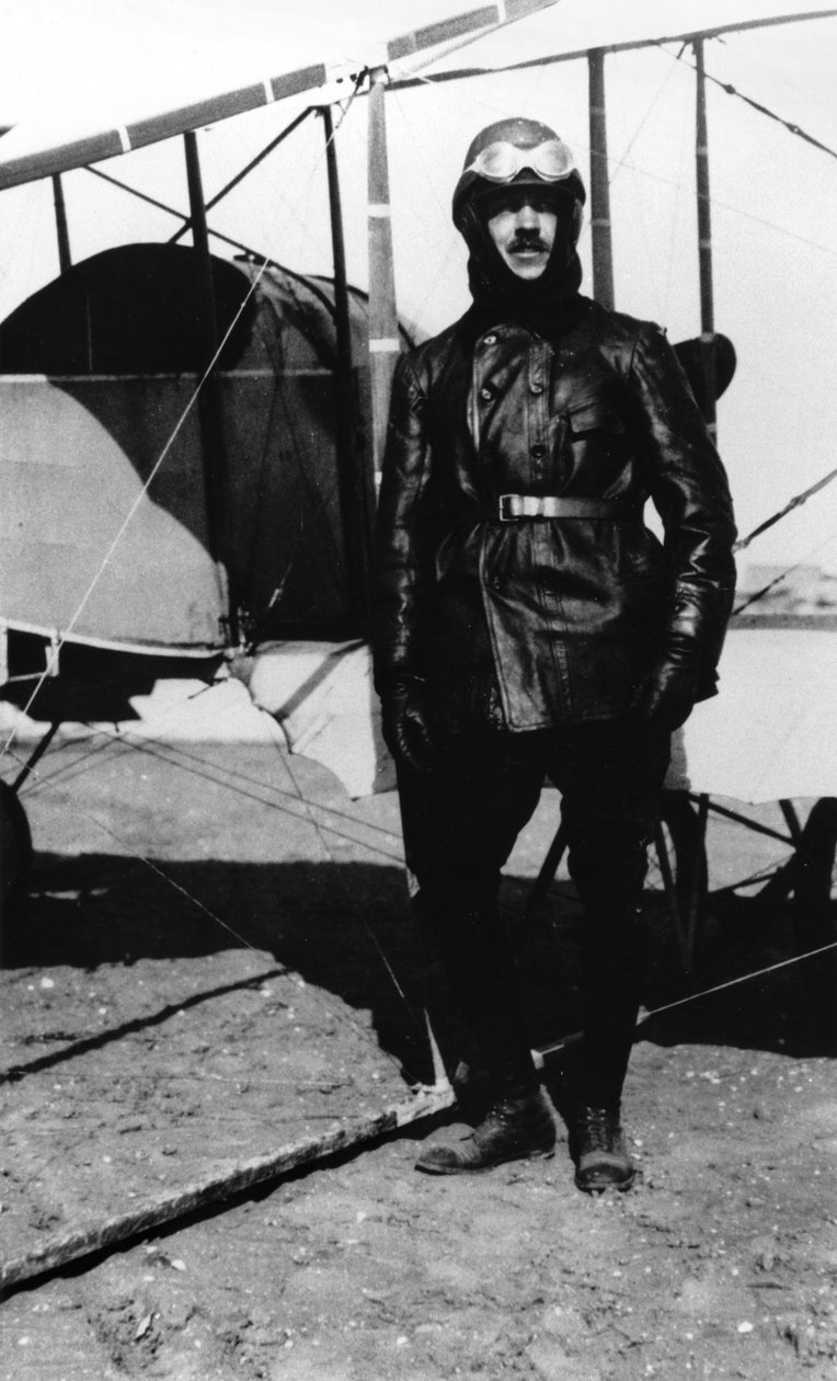 Roland Garros (1888-1918) neben seinem Flugzeug, 1915 von French Photographer