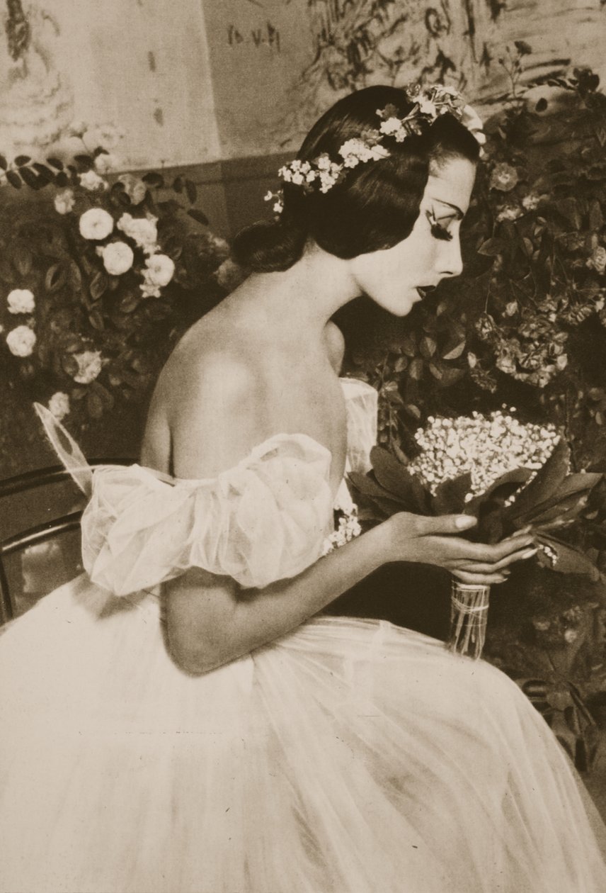 Tamara Toumanova in Les Sylphides, aus Grand Ballet de Monte-Carlo, 1949 von French Photographer