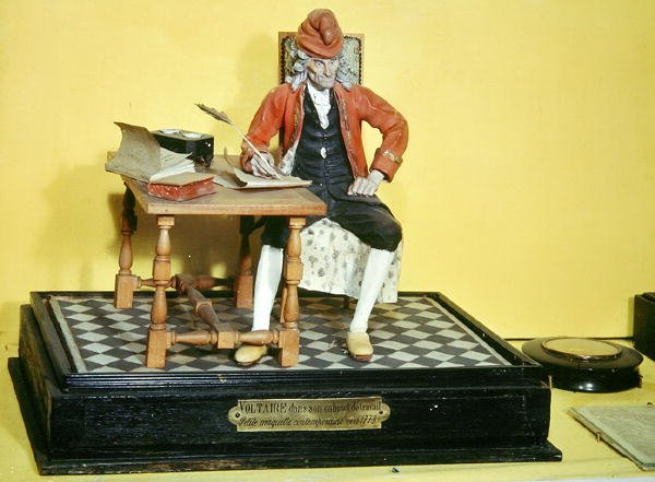 Modell von Voltaire (1694-1778) in seinem Arbeitszimmer, um 1773 von French School