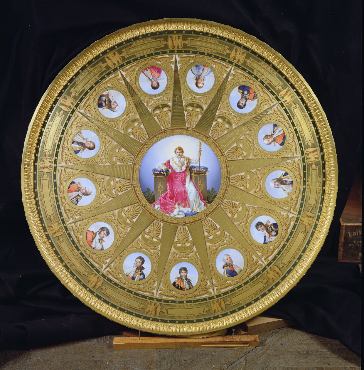 Der Austerlitz-Tisch, eingelegt mit Sevres-Plaketten zur Erinnerung an Napoleons Sieg bei Austerlitz, 1808-10 von French School