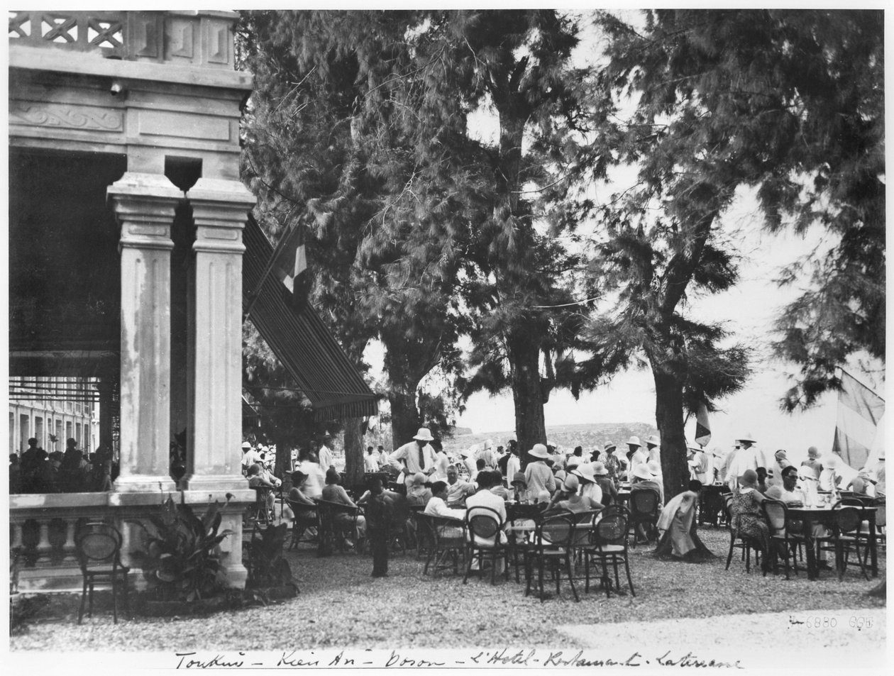 Hotel Restaurant in Kien an Doson, ca. 1920 von French Photographer