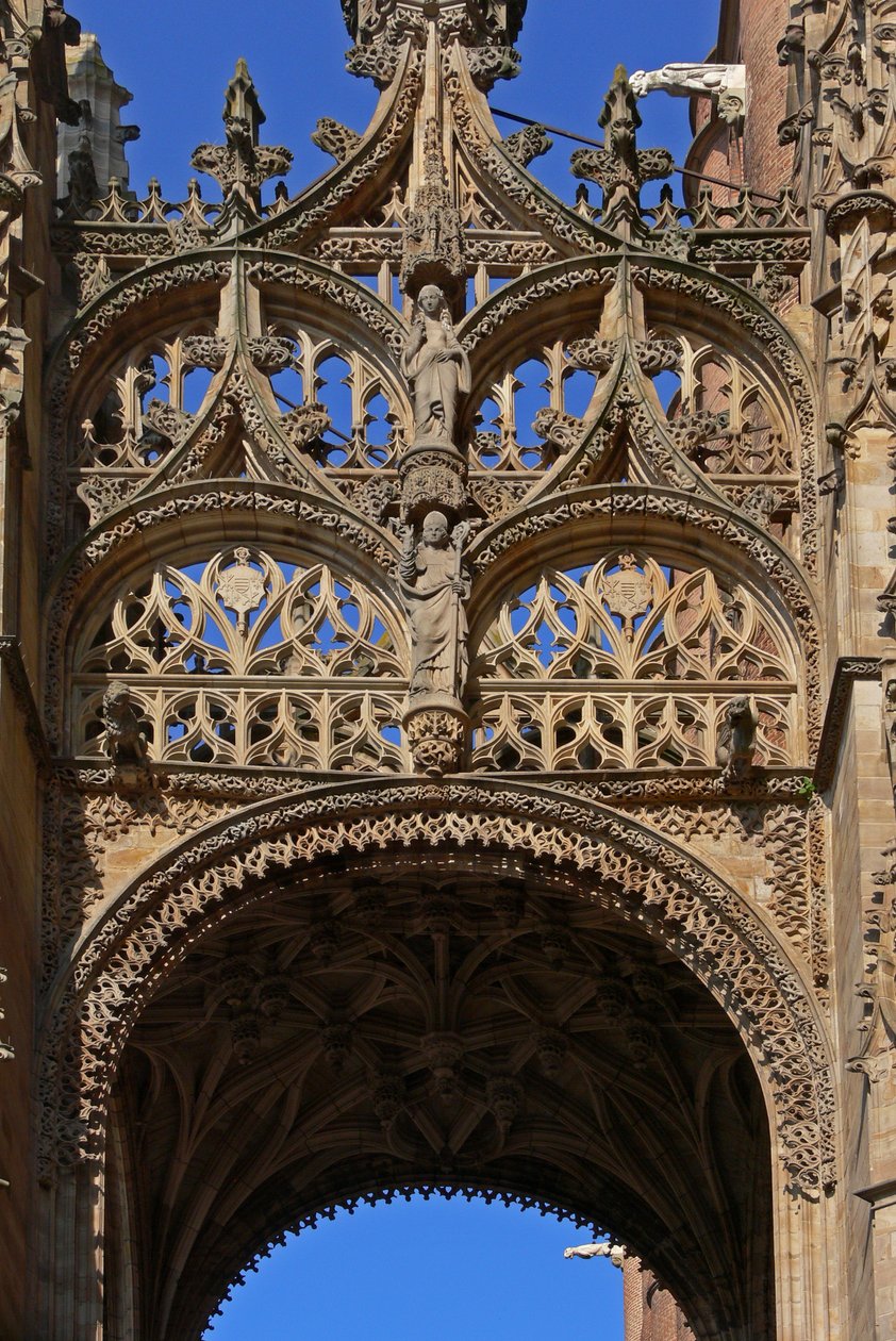 Maßwerk über dem Südtor von French School