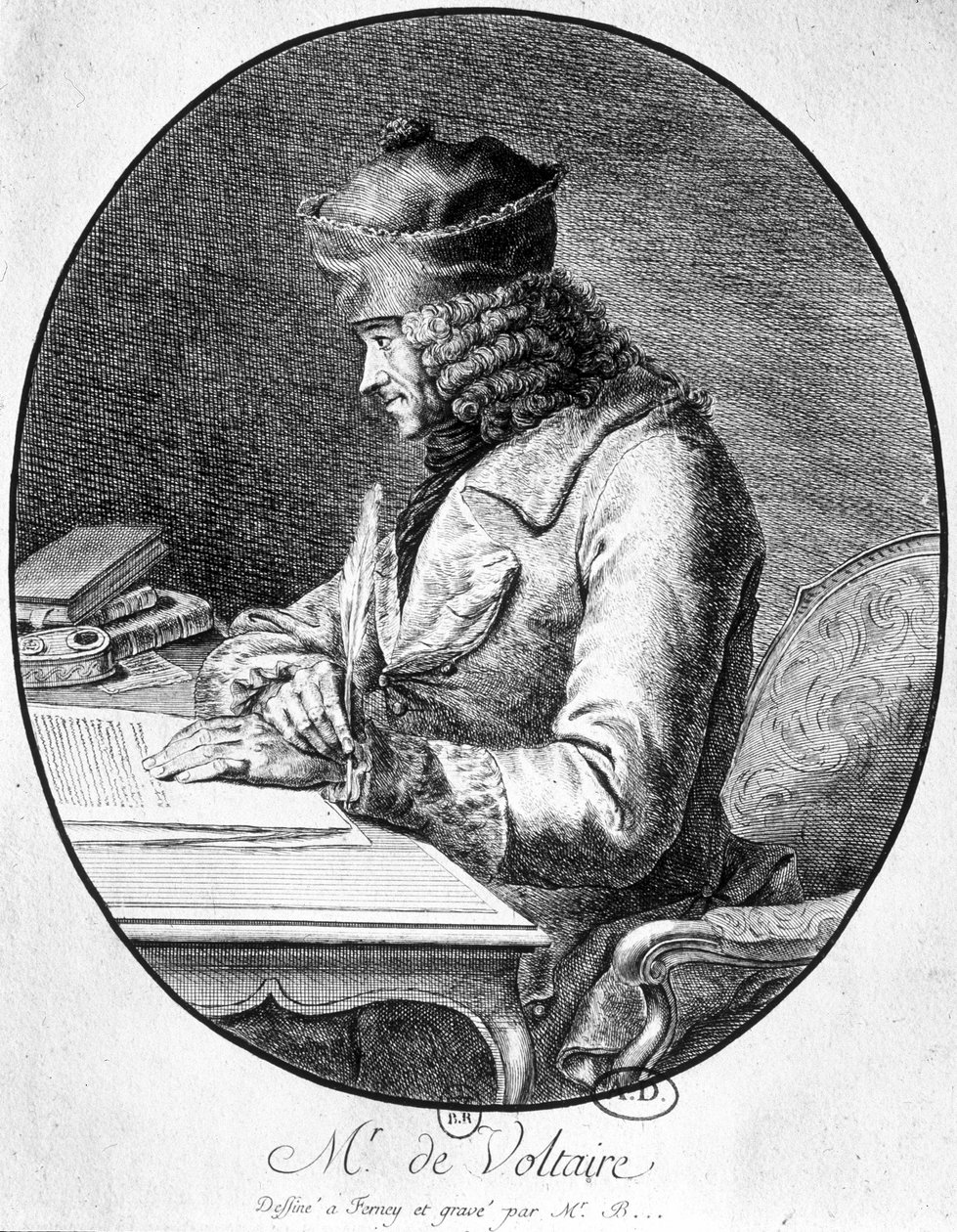 Voltaire an seinem Arbeitstisch von French School