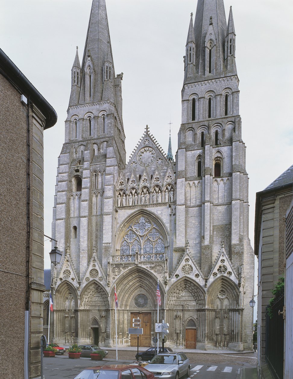 Westfassade der Kathedrale von Bayeux von French School