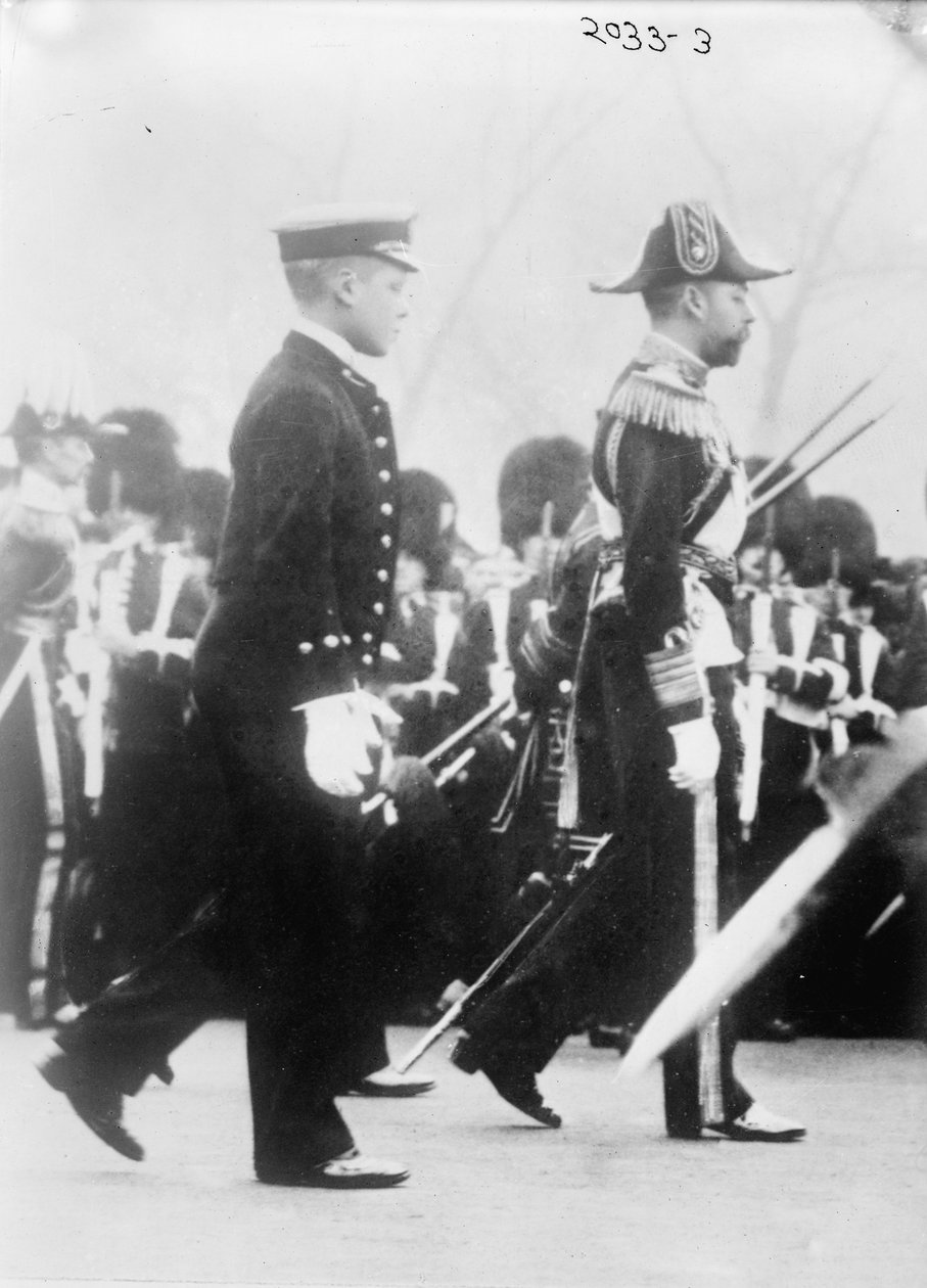König Georg V. mit dem Herzog von Cornwall im Trauerzug von König Edward VII., 1910 von George Grantham Bain