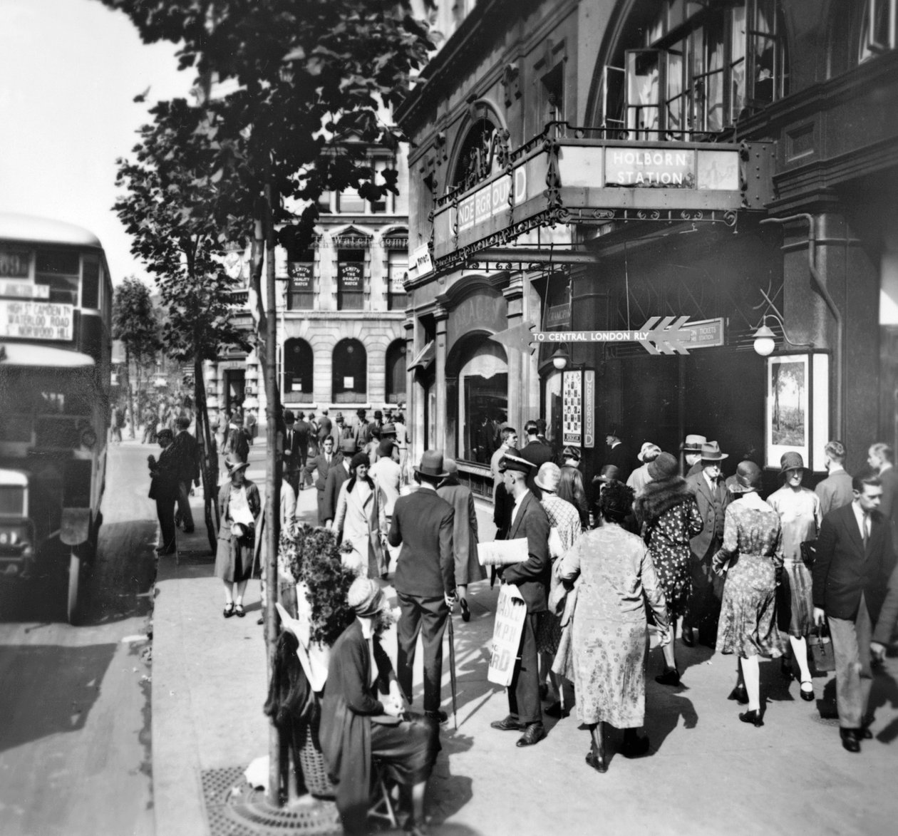 Holborn Station, London, ca. 1920er Jahre von George Davison Reid