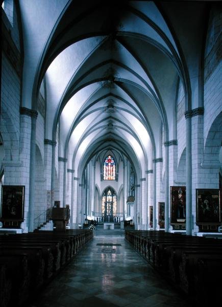 Innenansicht des Kirchenschiffs mit Blick auf das Ostende von German School