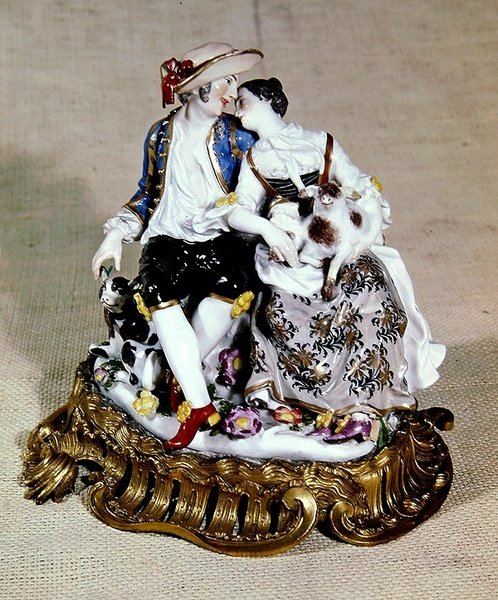 Meißner Figuren eines Hirten und einer Hirtin, montiert auf Louis XV Stil Ormolu-Rollenbasen von German School