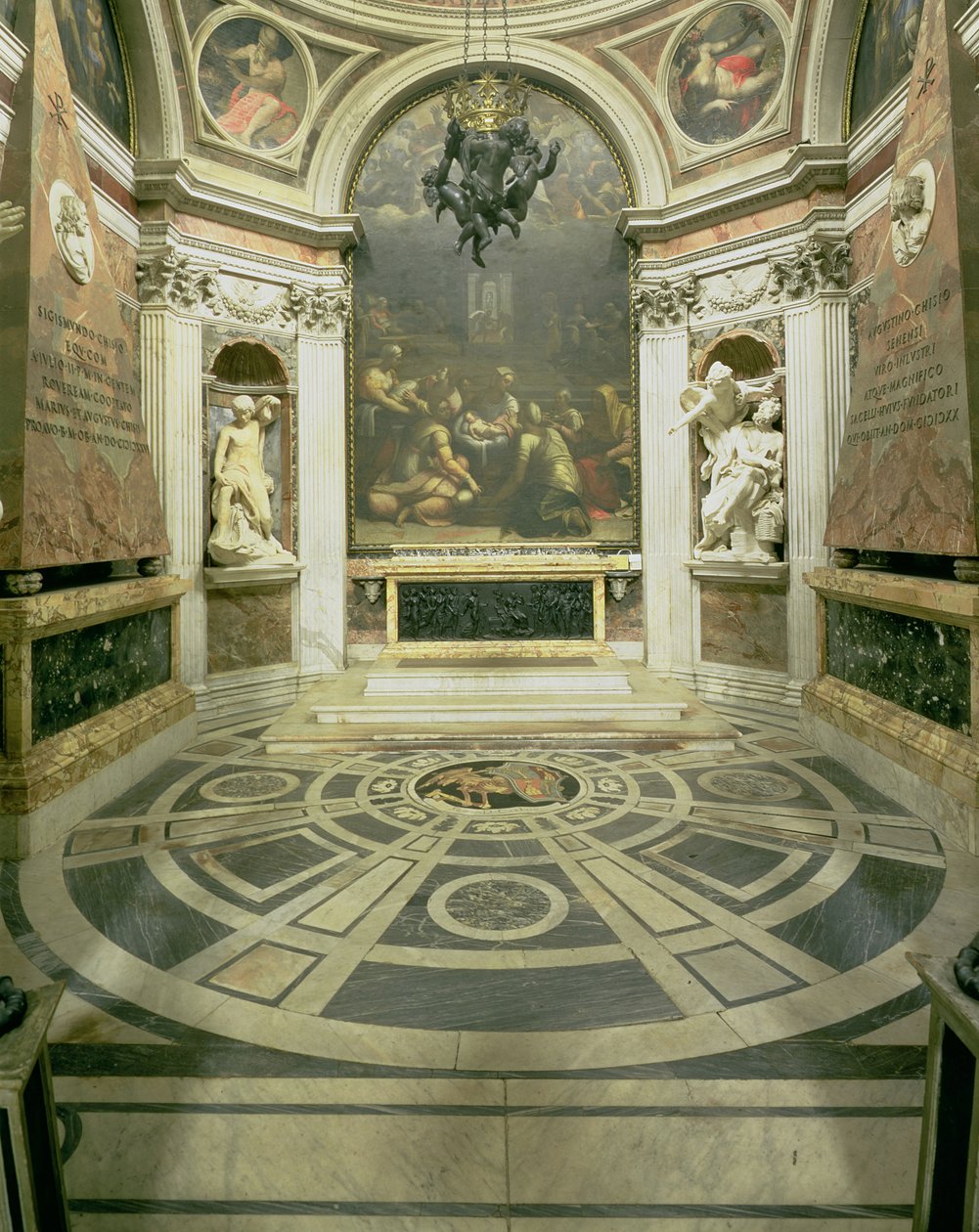 Innenansicht der achteckigen Chigi-Kapelle, begonnen von Raphael 1513 und nach 1652 von Bernini vollendet von Gian Lorenzo Bernini