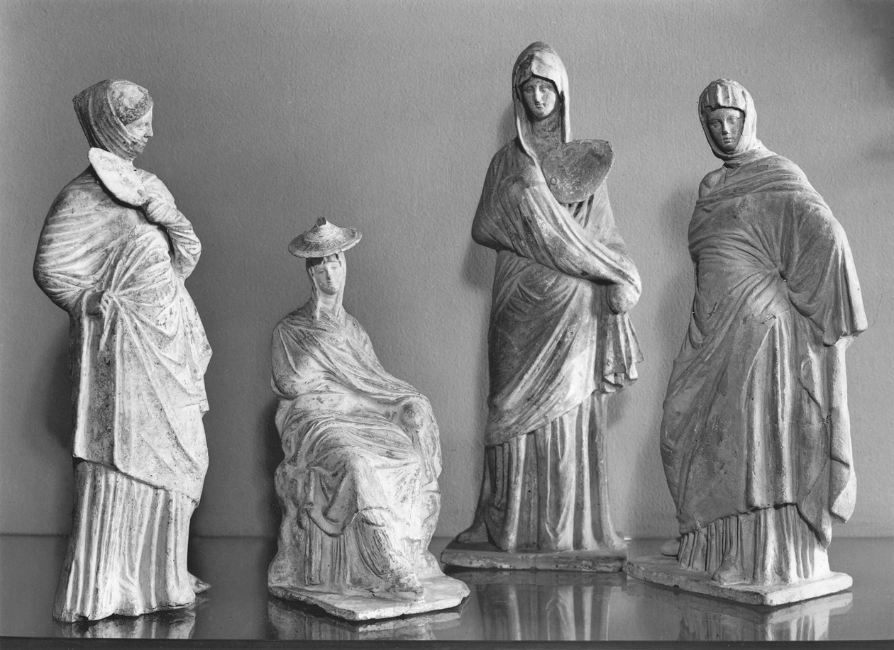 Gruppe von drapierten Frauen, aus Tanagra von Greek