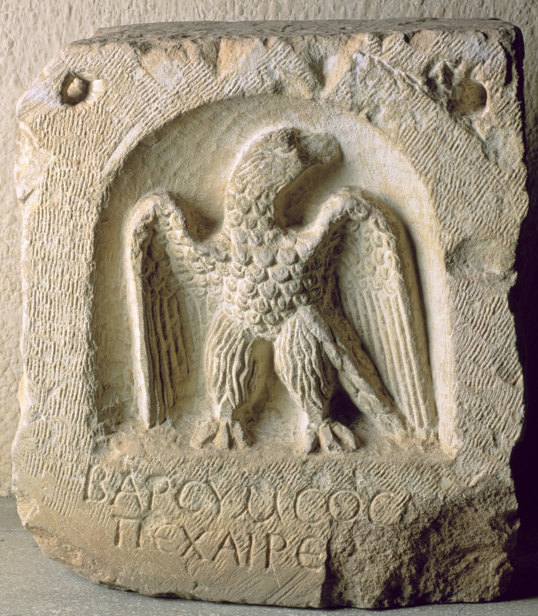 Grabstein mit der Figur eines Adlers (Kalkstein) von Greek