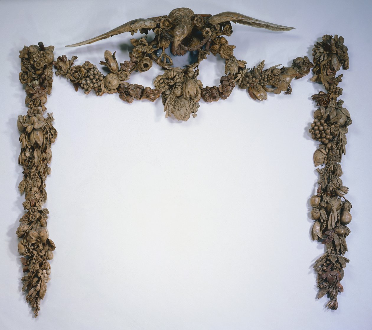 Überkamin-Dekoration, ca. 1675-1677 von Grinling Gibbons