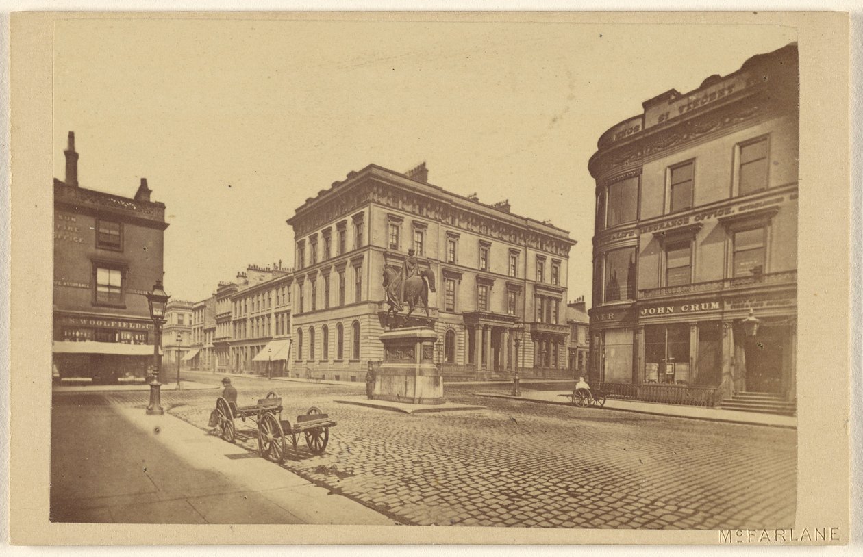 Königinnenstatue & Clubhaus, Glasgow von H. Macfarlane
