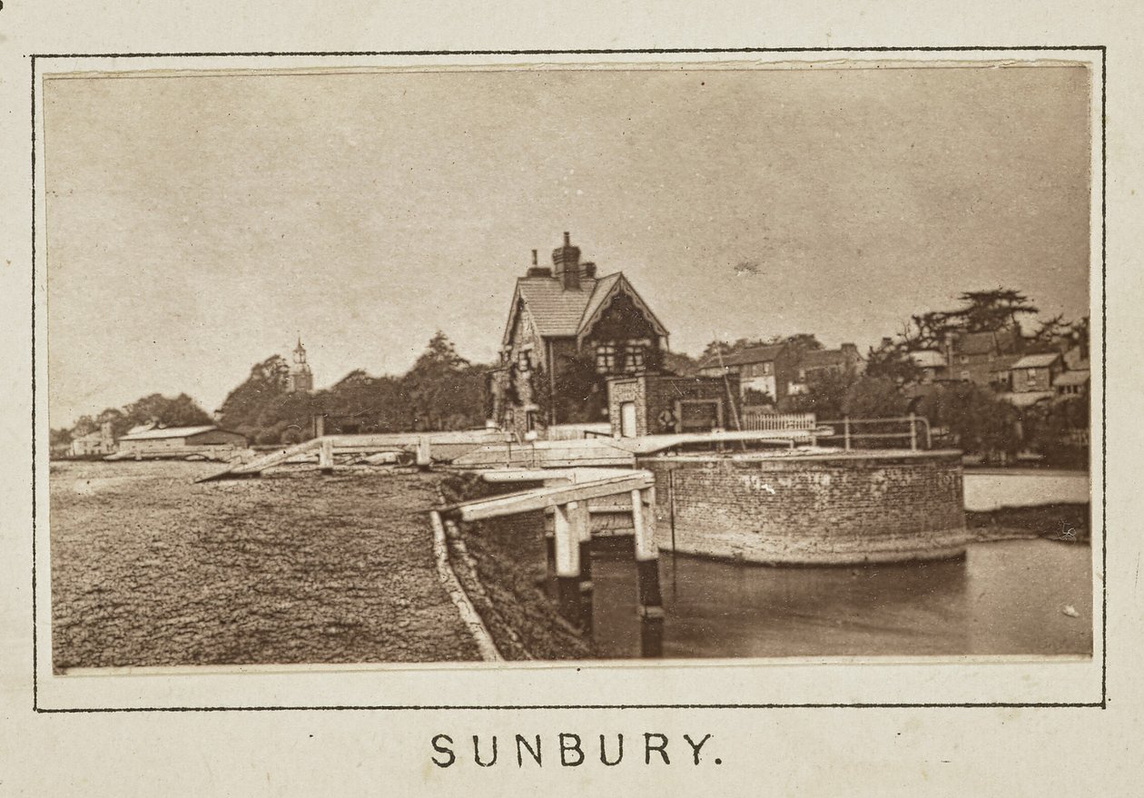 Sunbury von Henry W. Taunt