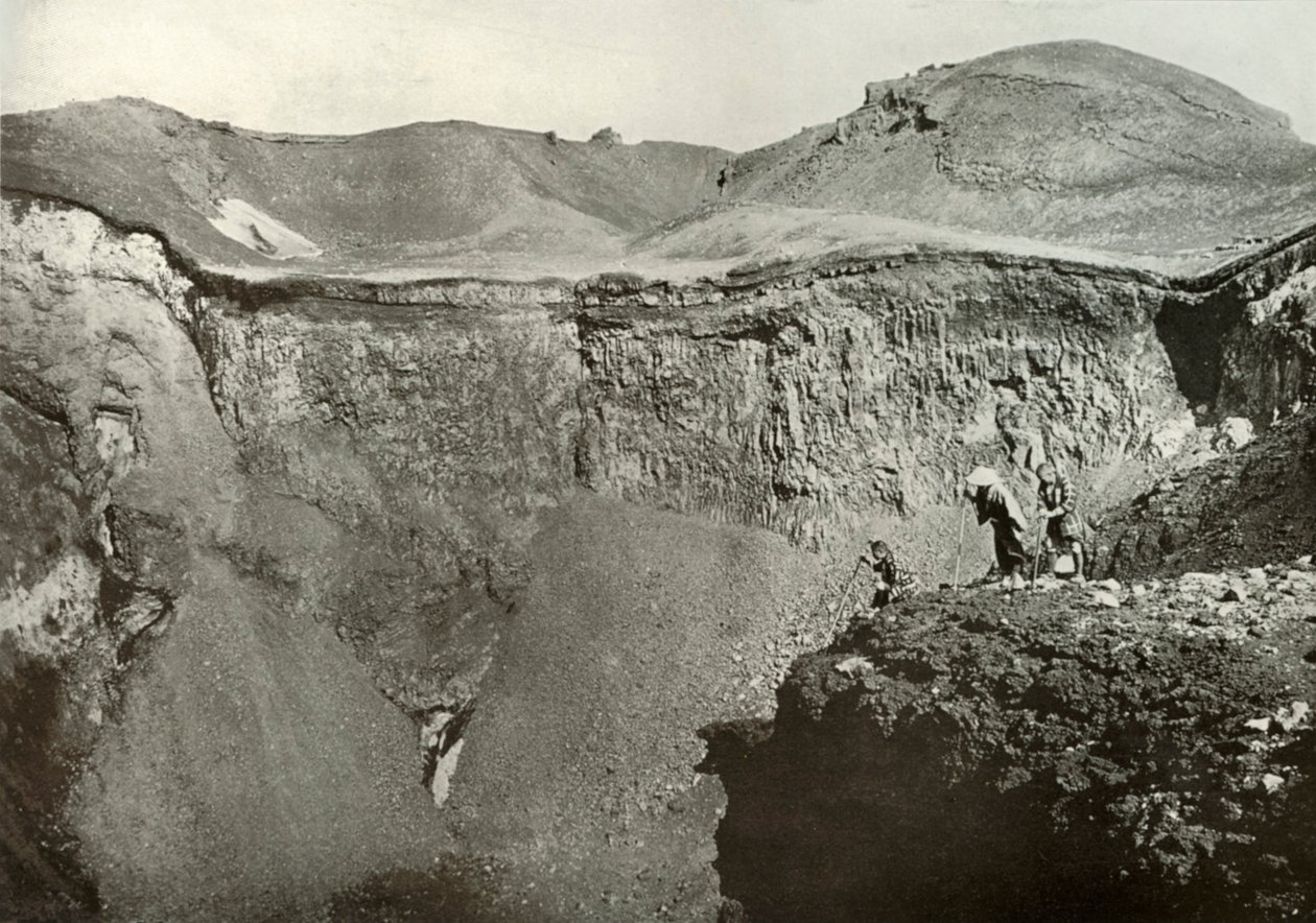 Der heilige Krater des Fuji-San von Herbert Ponting