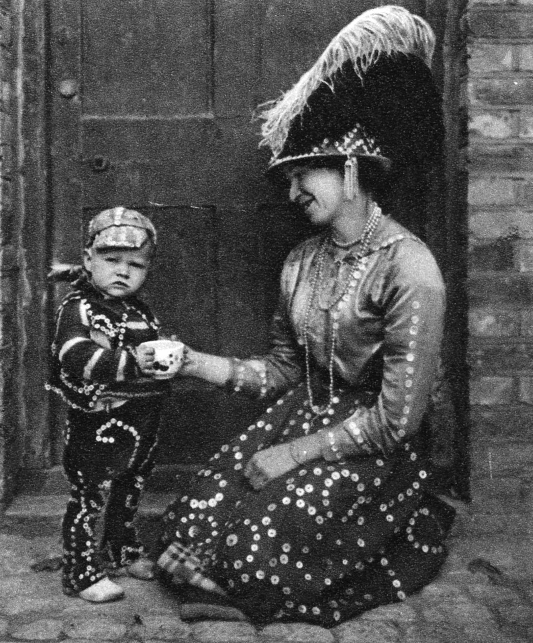 Pearly Queen und Pearly Prince, London, 1926-1927 von Hoppe