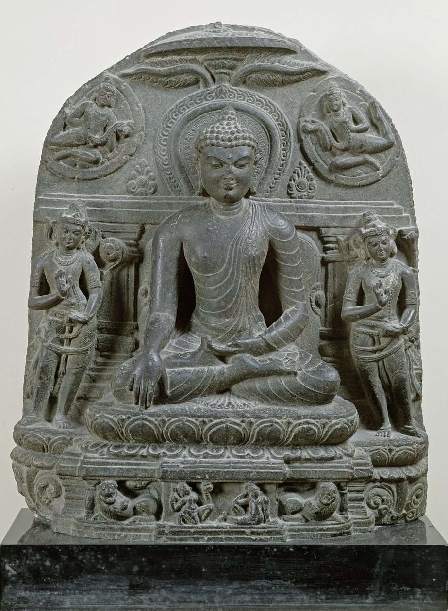 Sitzender Buddha in Meditation (Basalt) von Indian School