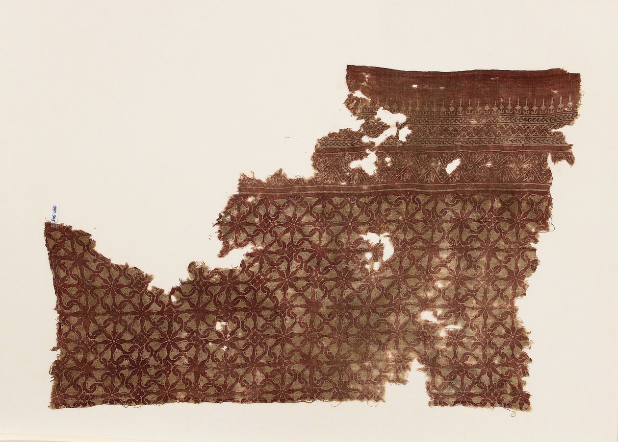 Textilfragment mit ineinandergreifenden Spiralen von Indian School