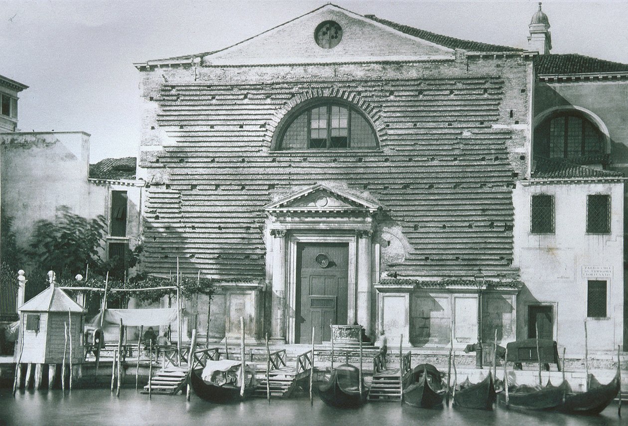 Blick auf die Kirche San Marcuolo von Italian Photographer