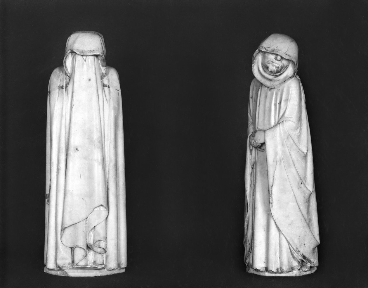 Zwei Trauernde, aus dem Grab von Herzog Jean de Berry (1340-1416) vor 1438 (Marmor) von Jean de Cambrai