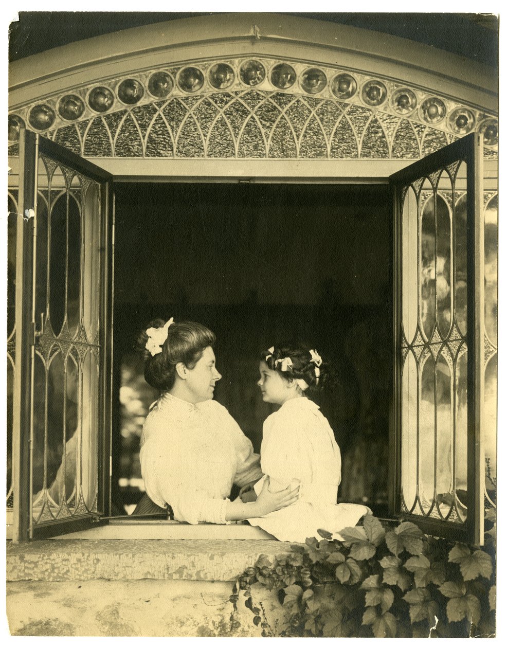 Mrs Ernest Thompson Seton und Tochter Ann von Jessie Tarbox Beals