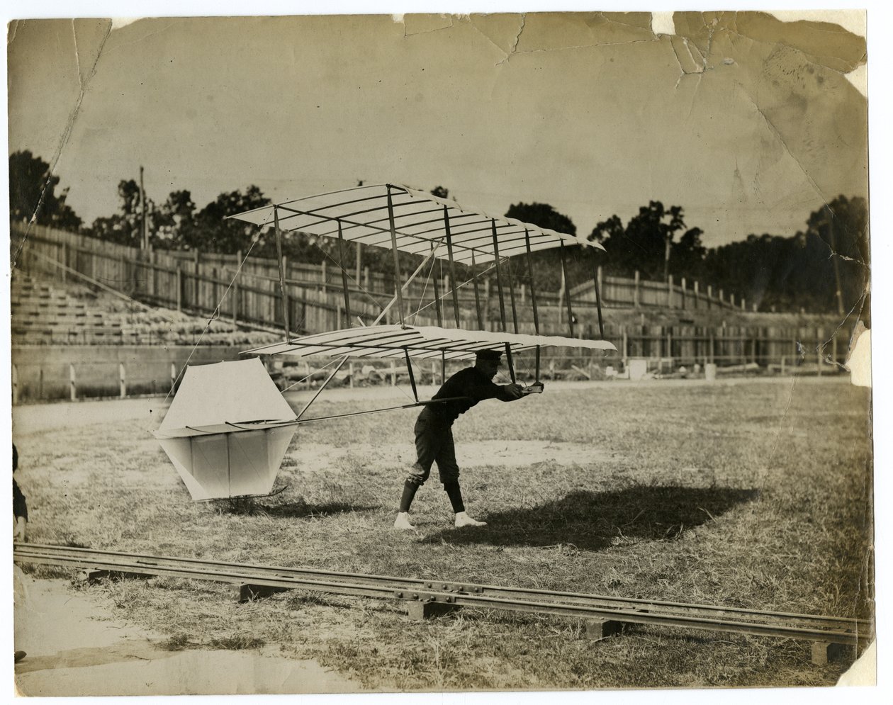 William Avery in der "Gleitmaschine" von Jessie Tarbox Beals