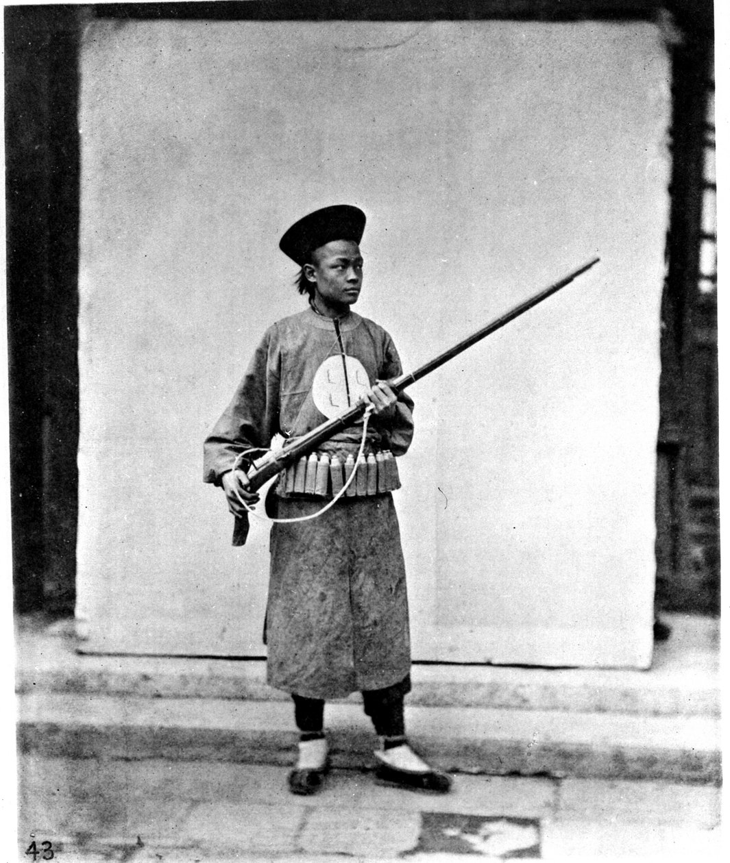China, Soldat, ca. 1870 (Foto) von John Thomson