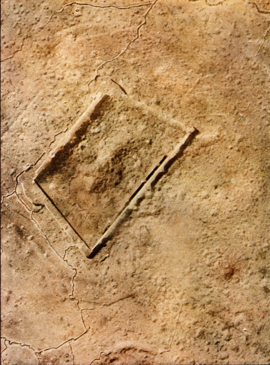 Die völlig zerstörte Festung Fort de Vaux (Luftaufnahme) bei Verdun, September 1916 von Jules Gervais Courtellemont