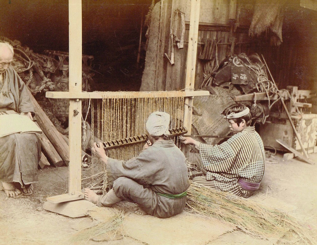 Männer beim Strohmattenmachen, ca. 1890 von Kusakabe Kimbei